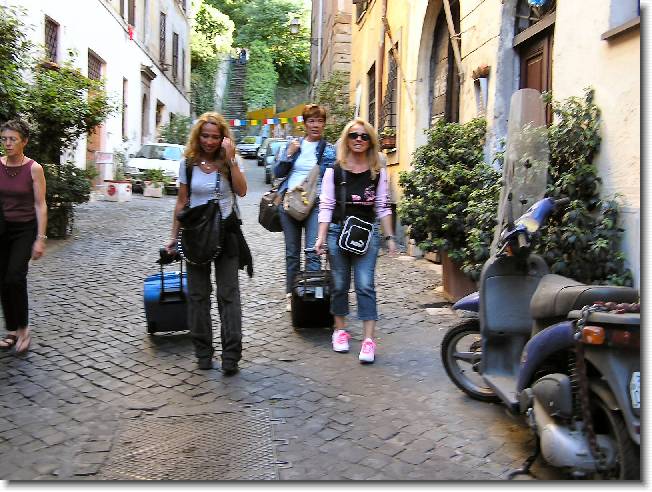 Clicca per scorrere le foto originali ingrandite