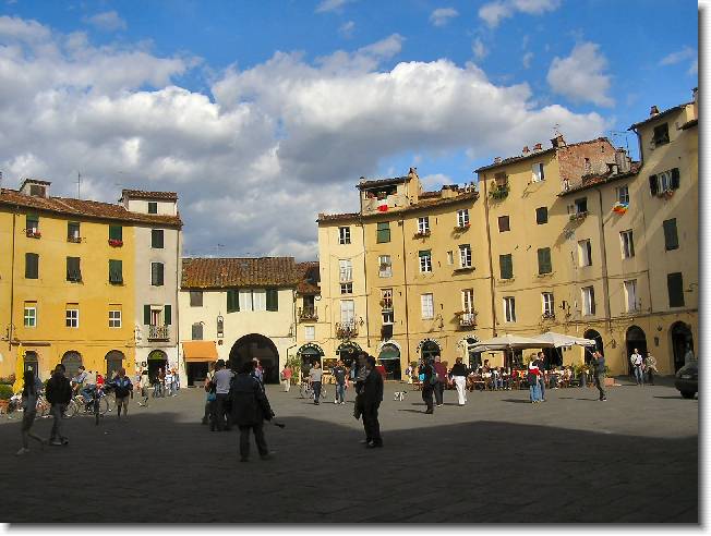 Clicca per scorrere le foto originali ingrandite