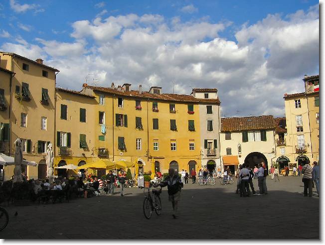 Clicca per scorrere le foto originali ingrandite