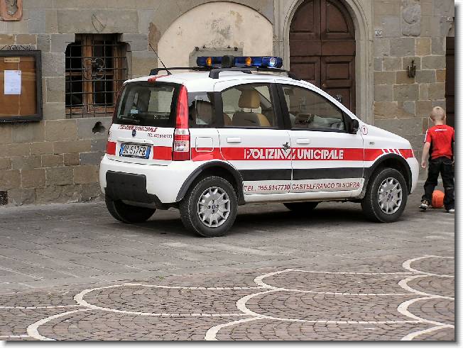 Clicca per scorrere le foto originali ingrandite