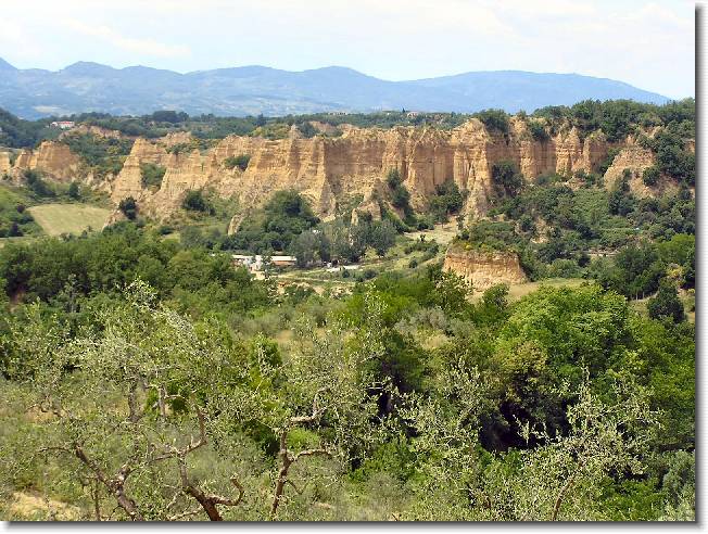 Clicca per scorrere le foto originali ingrandite