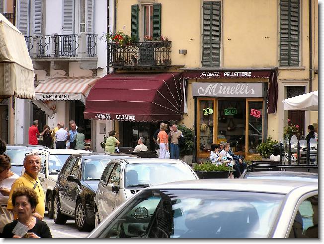 Clicca per scorrere le foto originali ingrandite