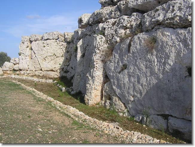 Clicca per scorrere le foto originali ingrandite