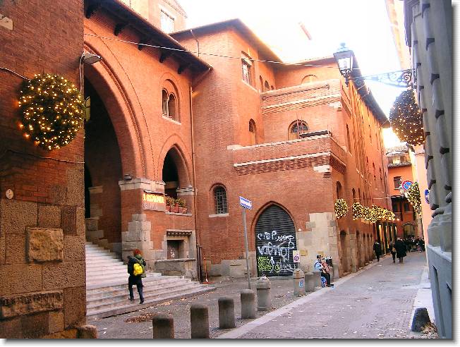 Clicca per scorrere le foto originali ingrandite