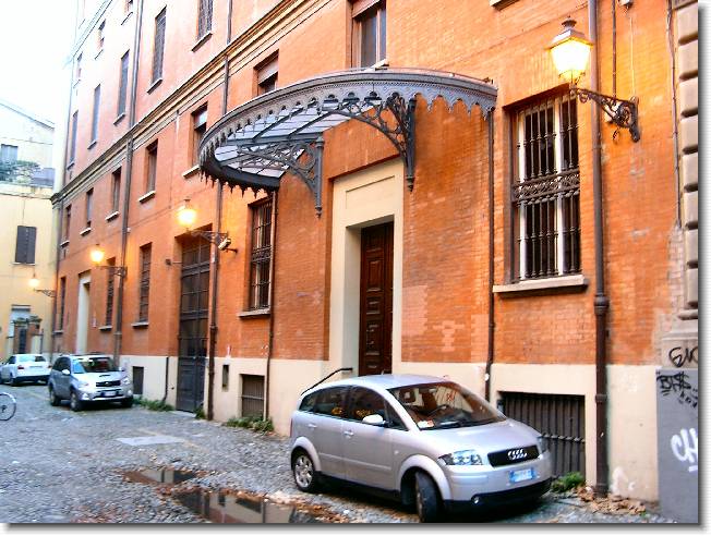 Clicca per scorrere le foto originali ingrandite