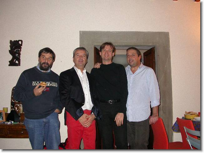 Clicca per scorrere le foto originali ingrandite