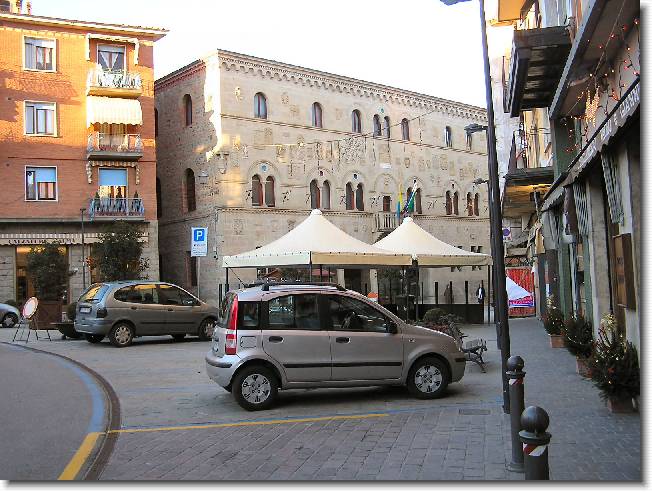 Clicca per scorrere le foto originali ingrandite