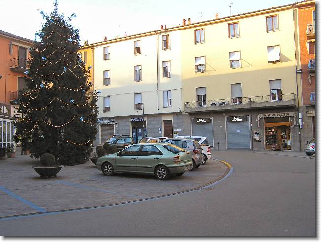 Clicca per scorrere le foto originali ingrandite