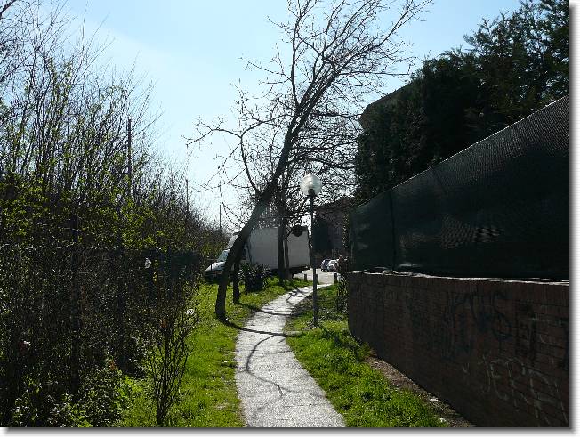 Clicca per scorrere le foto originali ingrandite