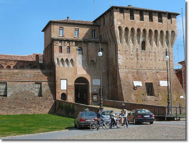 Clicca per scorrere le foto originali ingrandite