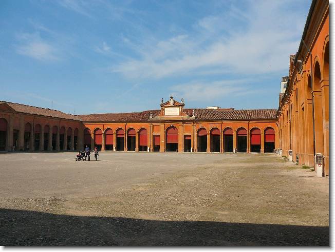 Clicca per scorrere le foto originali ingrandite