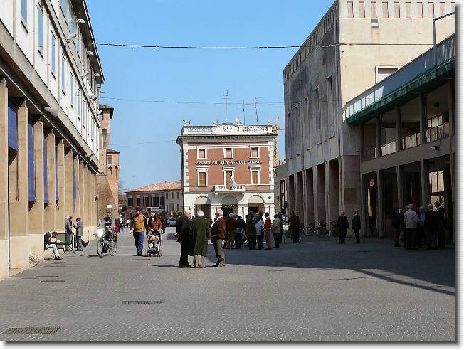 Clicca per scorrere le foto originali ingrandite