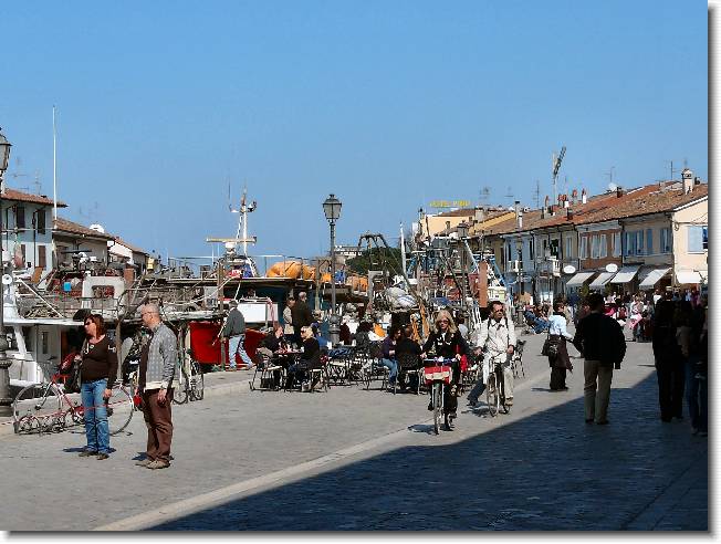 Clicca per scorrere le foto originali ingrandite