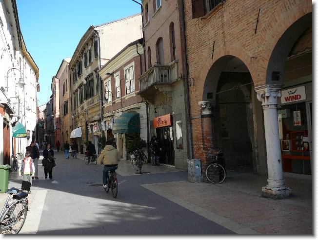 Clicca per scorrere le foto originali ingrandite