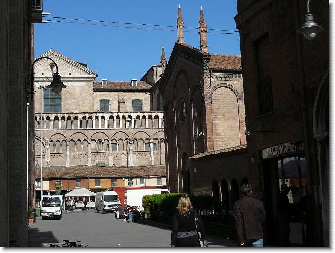 Clicca per scorrere le foto originali ingrandite