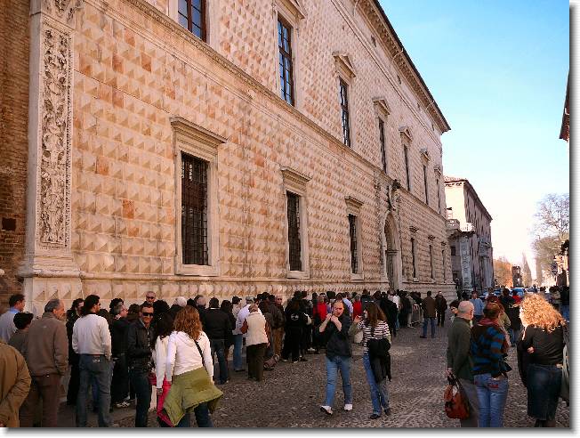 Clicca per scorrere le foto originali ingrandite