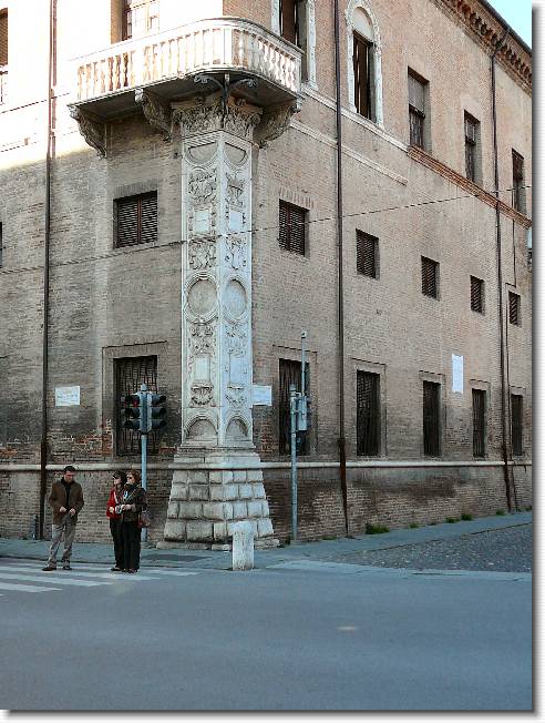Clicca per scorrere le foto originali ingrandite