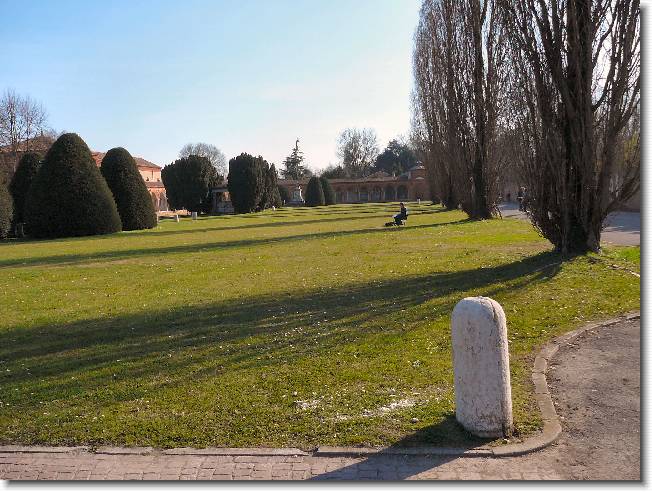 Clicca per scorrere le foto originali ingrandite