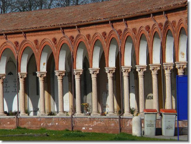 Clicca per scorrere le foto originali ingrandite