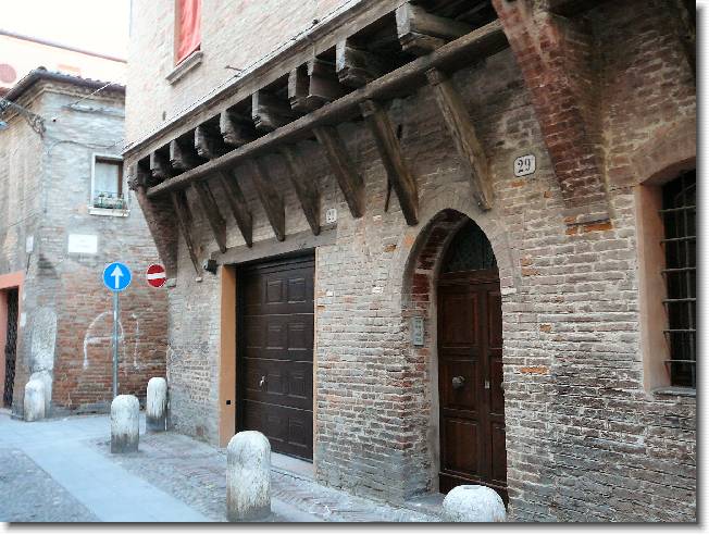 Clicca per scorrere le foto originali ingrandite