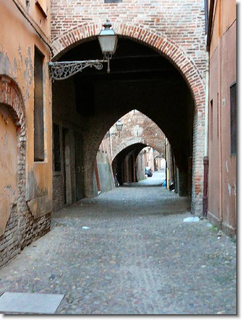 Clicca per scorrere le foto originali ingrandite