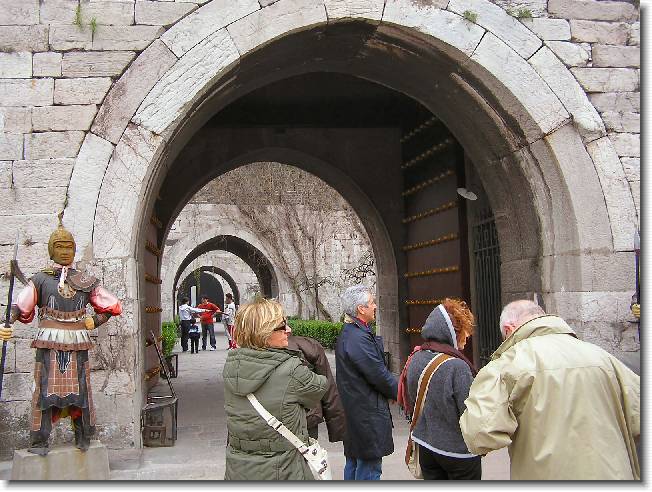 Clicca per scorrere le foto originali ingrandite