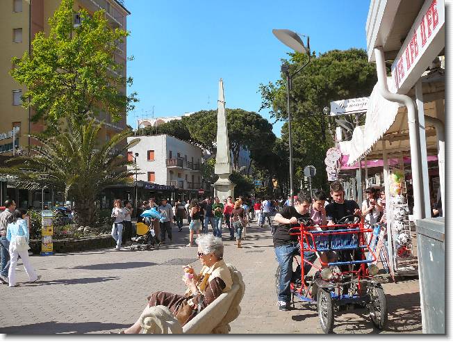 Clicca per scorrere le foto originali ingrandite