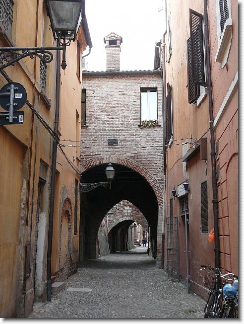 Clicca per scorrere le foto originali ingrandite