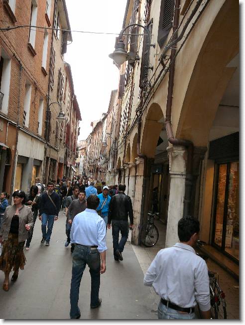 Clicca per scorrere le foto originali ingrandite