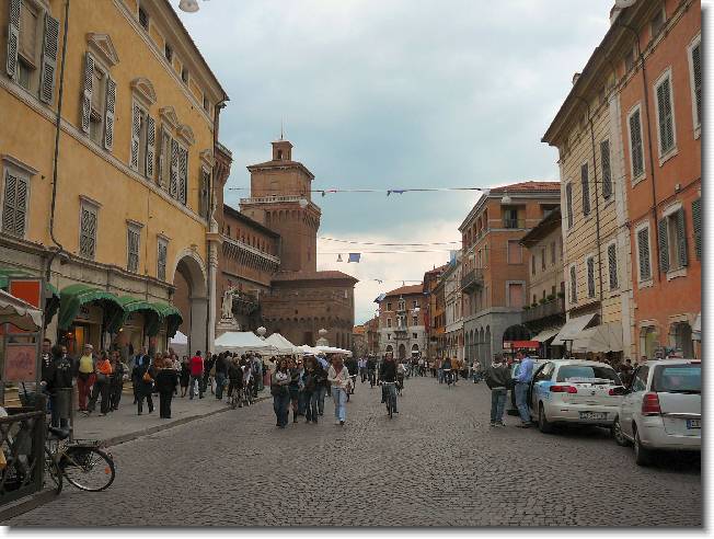 Clicca per scorrere le foto originali ingrandite