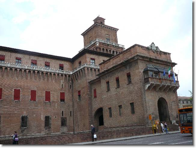 Clicca per scorrere le foto originali ingrandite
