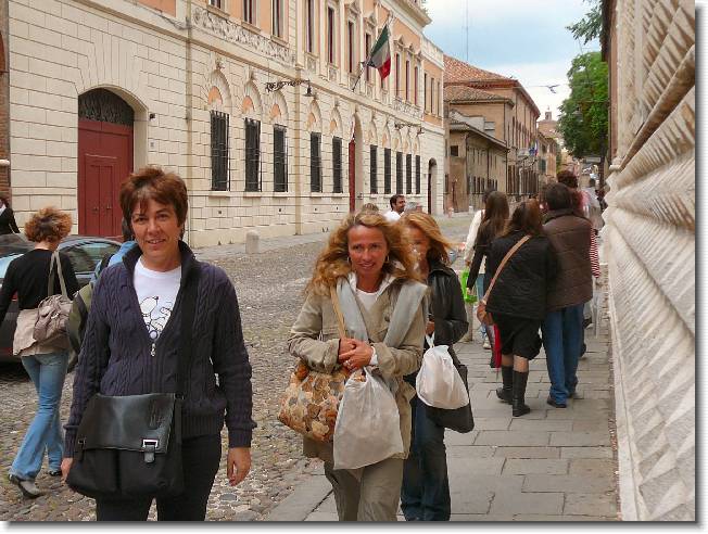 Clicca per scorrere le foto originali ingrandite