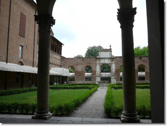 Clicca per scorrere le foto originali ingrandite