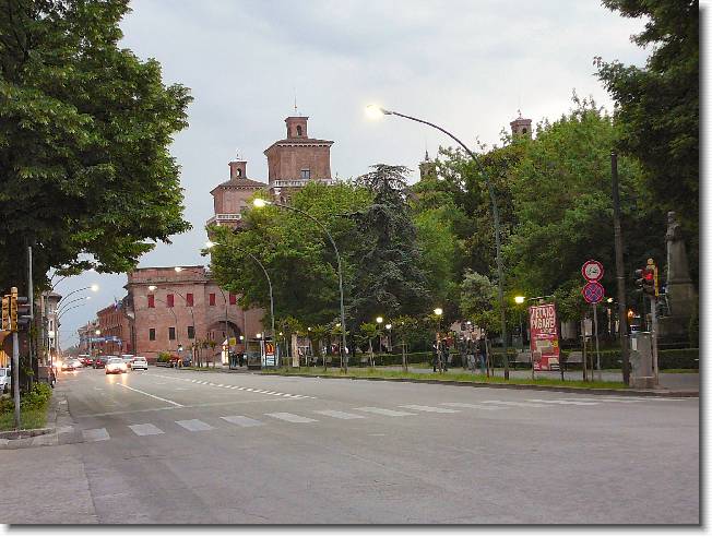 Clicca per scorrere le foto originali ingrandite