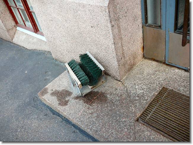 Clicca per scorrere le foto originali ingrandite