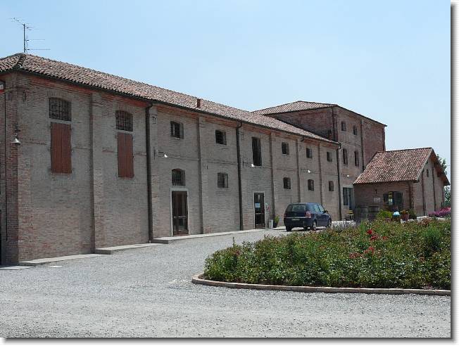 Clicca per scorrere le foto originali ingrandite
