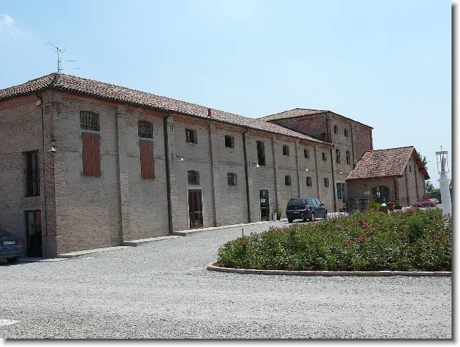 Clicca per scorrere le foto originali ingrandite