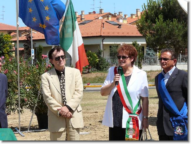 Clicca per scorrere le foto originali ingrandite