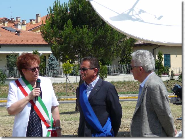 Clicca per scorrere le foto originali ingrandite