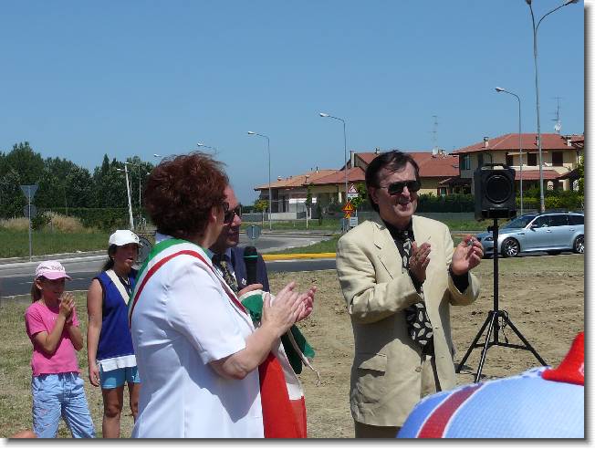 Clicca per scorrere le foto originali ingrandite