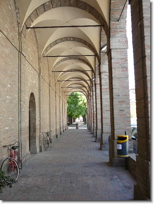 Clicca per scorrere le foto originali ingrandite