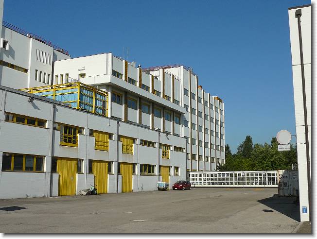 Clicca per scorrere le foto originali ingrandite