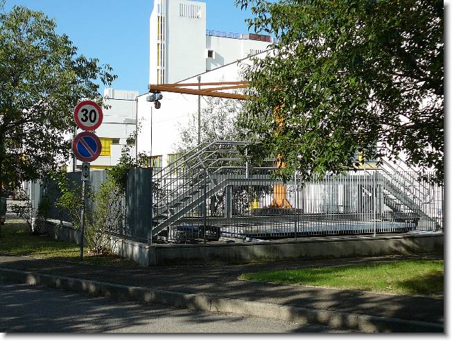 Clicca per scorrere le foto originali ingrandite
