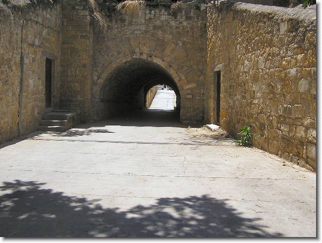 Clicca per scorrere le foto originali ingrandite