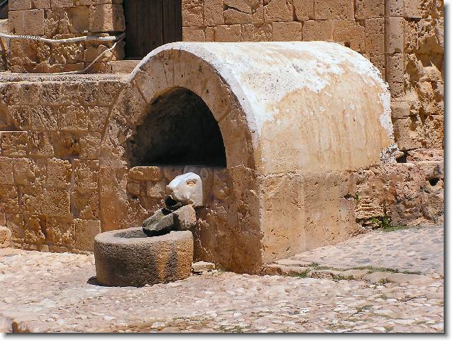 Clicca per scorrere le foto originali ingrandite