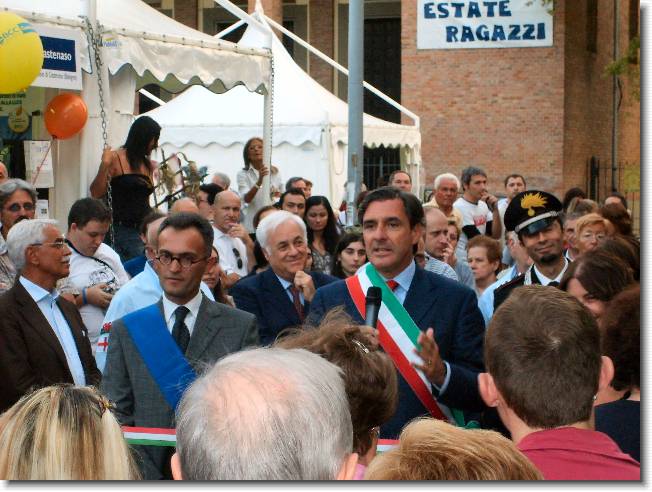 Clicca per scorrere le foto originali ingrandite