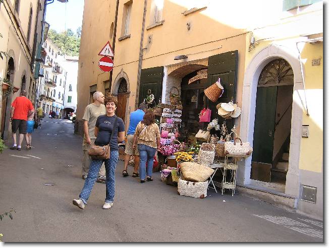 Clicca per scorrere le foto originali ingrandite
