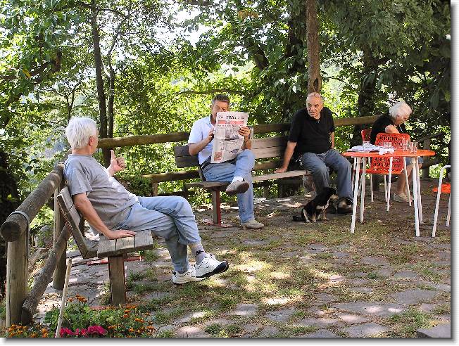 Clicca per scorrere le foto originali ingrandite