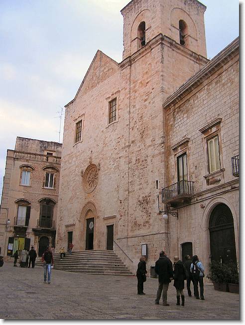Clicca per scorrere le foto originali ingrandite