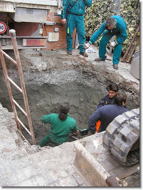 Clicca per scorrere le foto originali ingrandite